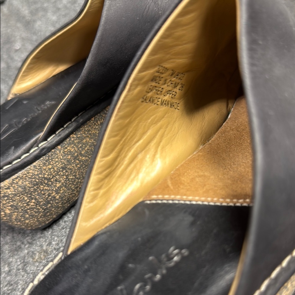 Clarks Black Loafers Slip-Ons Minimalist Design - Picture 6 of 7